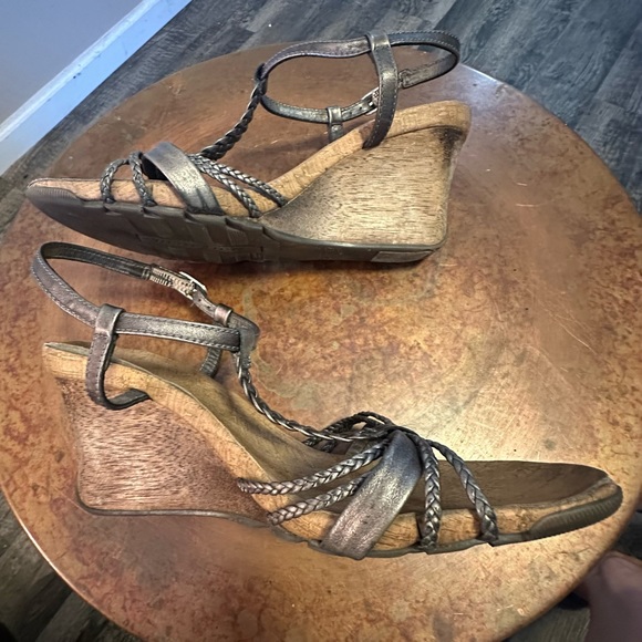 Kenneth Cole REACTION Leather Cedar Liscious Strappy Wood Wedge Sandals-Free S/H - Picture 3 of 16